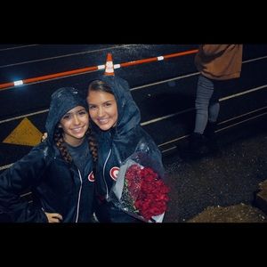 Meet your Posher, Demi